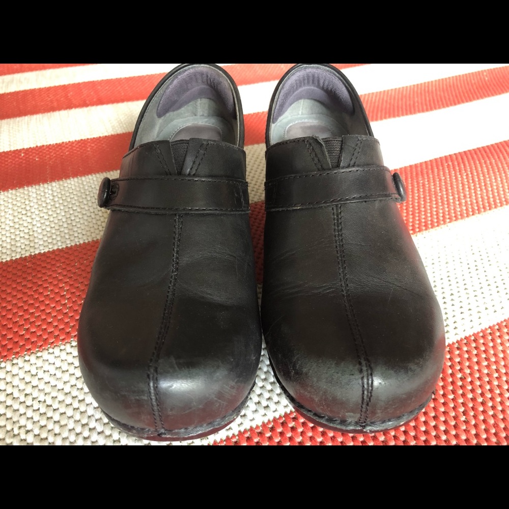 Dansko Size 39 (size 9) clog-- black